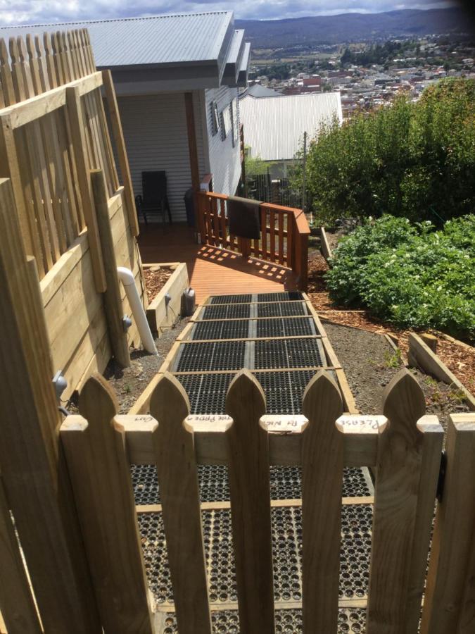 City View Townhouse 朗塞斯顿 外观 照片